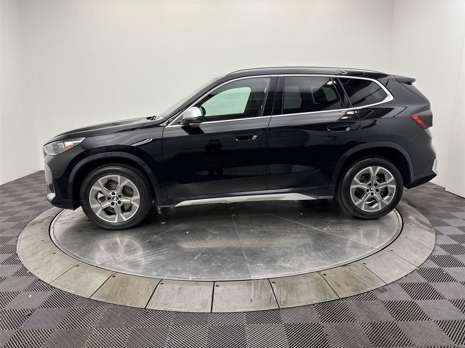 Used 2023 BMW X1 xDrive28i w/ Convenience Package AWD/4WD image 16