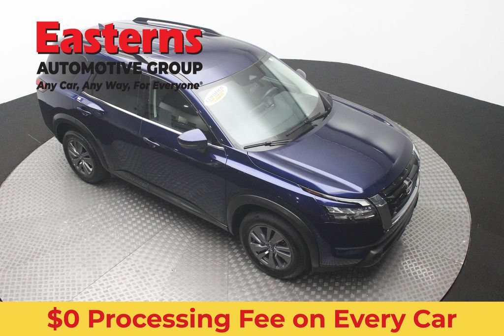 Used 2025 Nissan Pathfinder SV FWD image 3