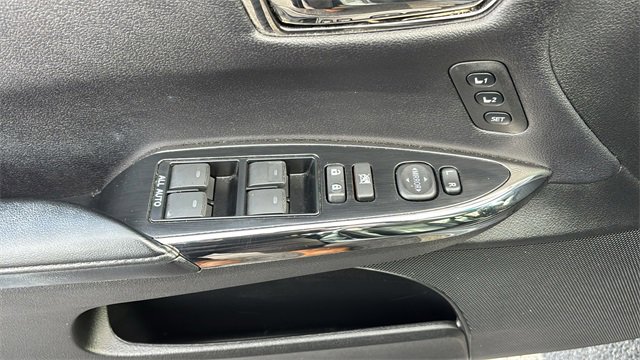 Used 2017 Toyota Avalon XLE Premium image 16