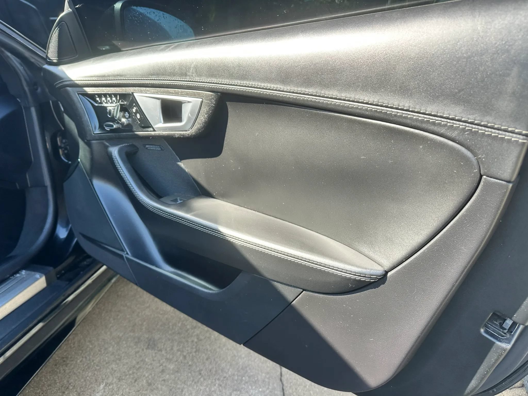 Used 2015 Jaguar F-TYPE R RWD image 23