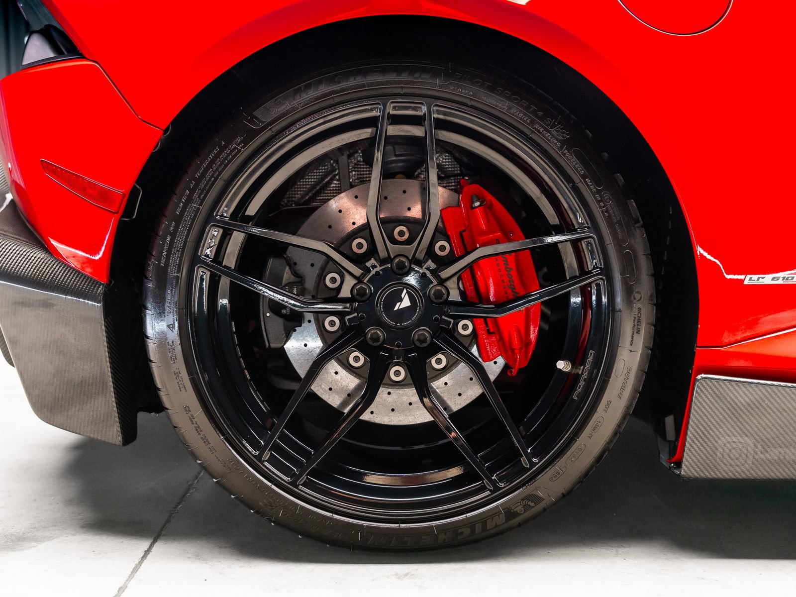 Used 2017 Lamborghini Huracan LP 610-4 AWD/4WD image 35