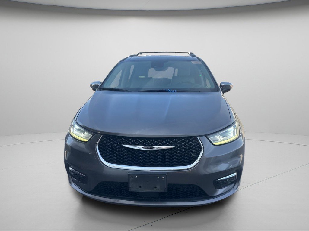 Used 2021 Chrysler Pacifica Limited w/ Premium & Safety Sphere Group image 3