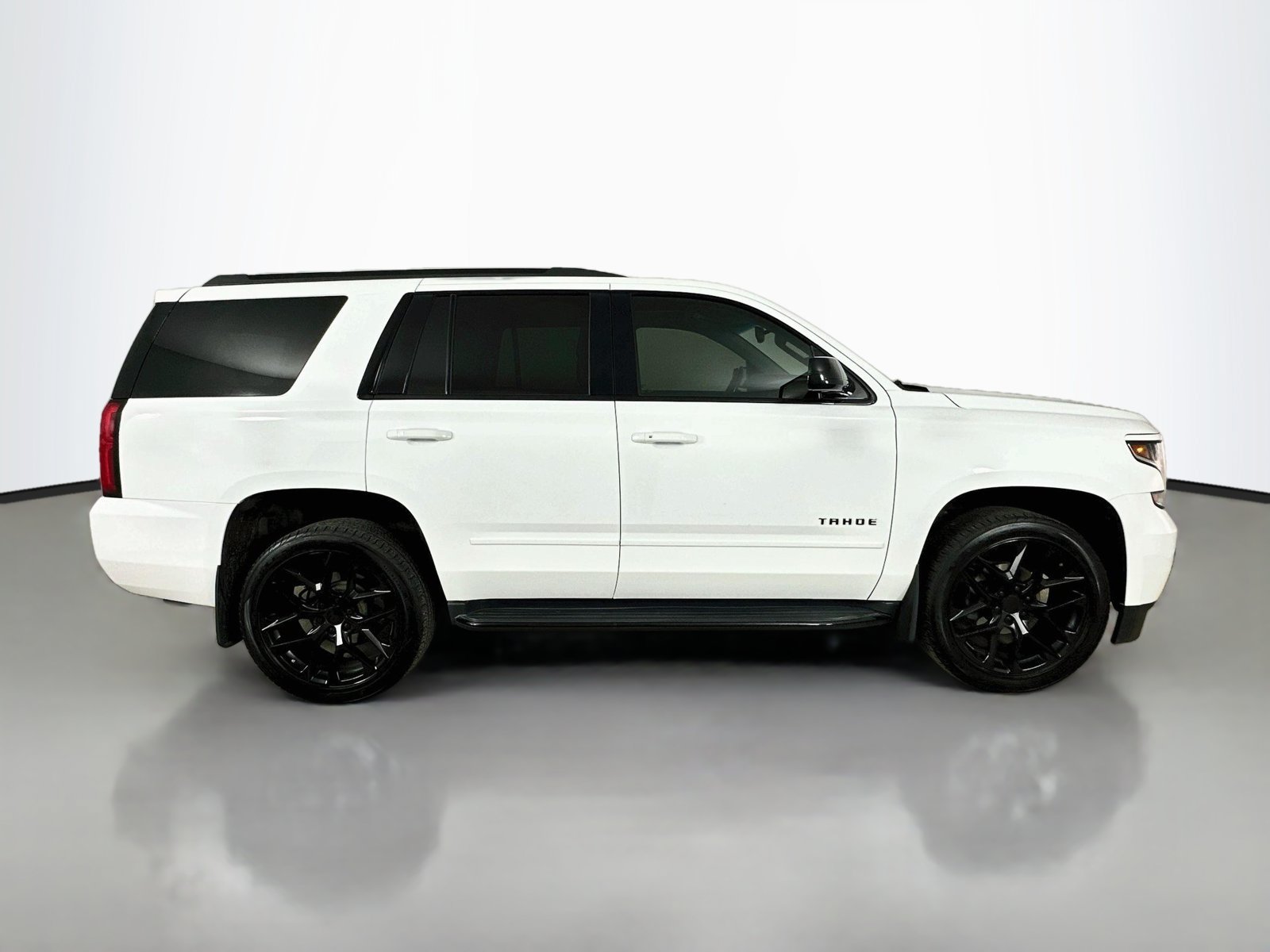 Used 2019 Chevrolet Tahoe Premier w/ RST 6.2L Performance Edition AWD/4WD image 4