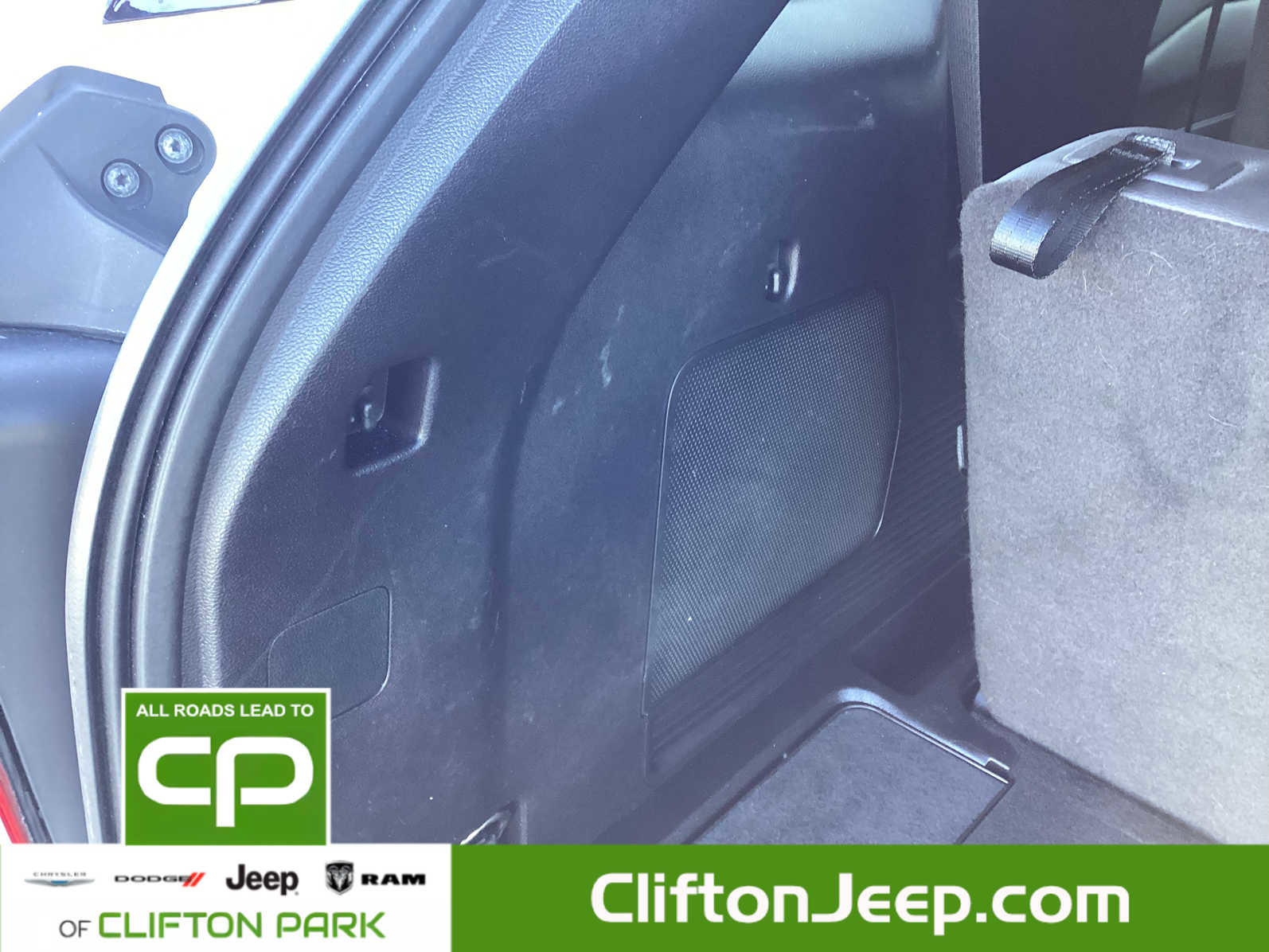 Used 2022 Ford Explorer ST w/ Equipment Group 401A image 9