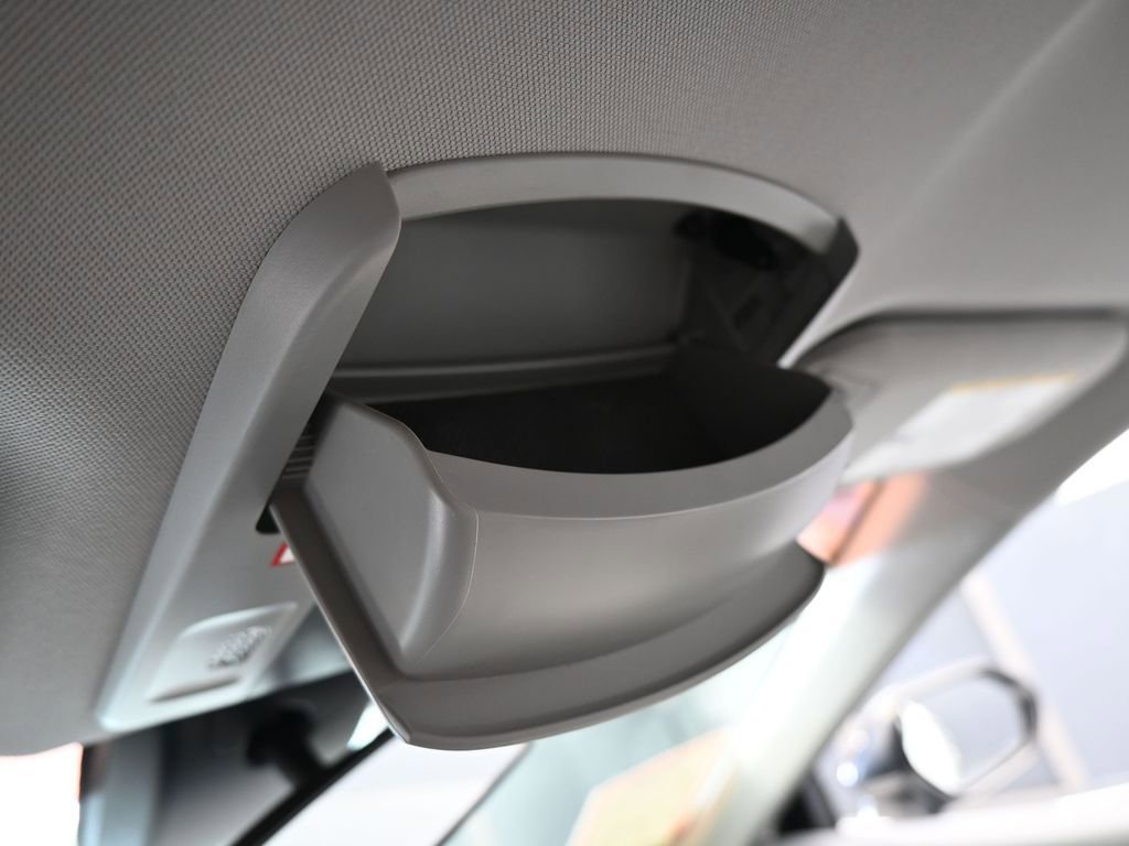 Used 2022 Toyota Camry SE image 29