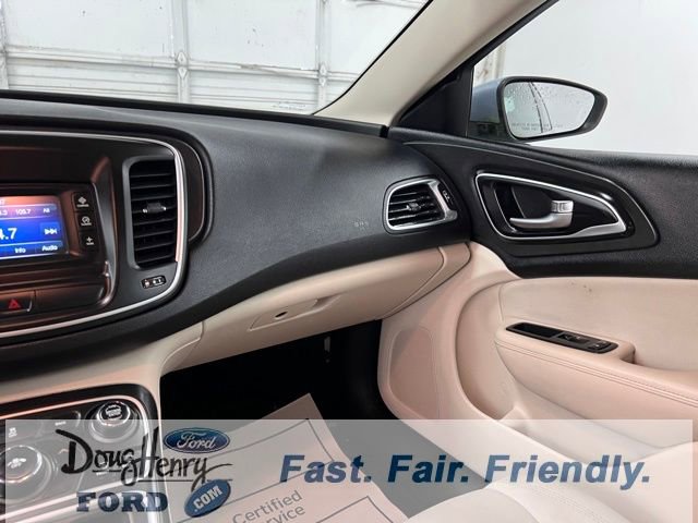 Used 2015 Chrysler 200 Limited image 41
