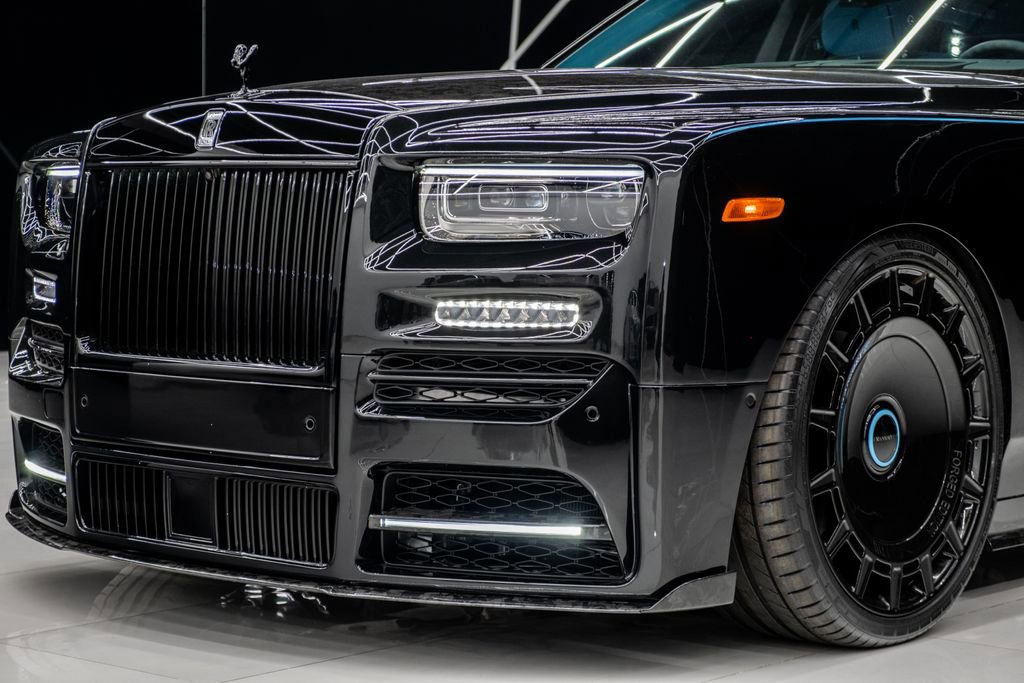 Used 2025 Rolls-Royce Phantom Sedan RWD image 6
