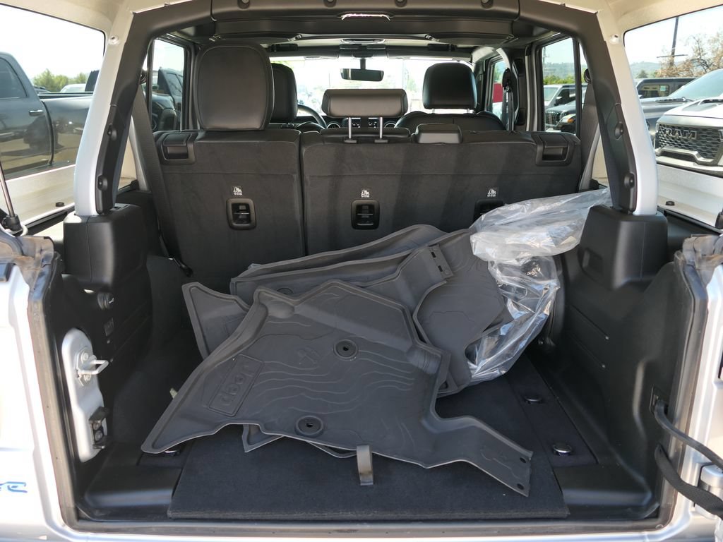 Used 2023 Jeep Wrangler Unlimited Sahara AWD/4WD image 21