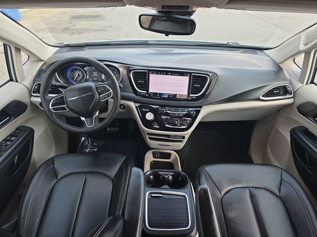 Used 2023 Chrysler Pacifica Touring-L FWD image 10