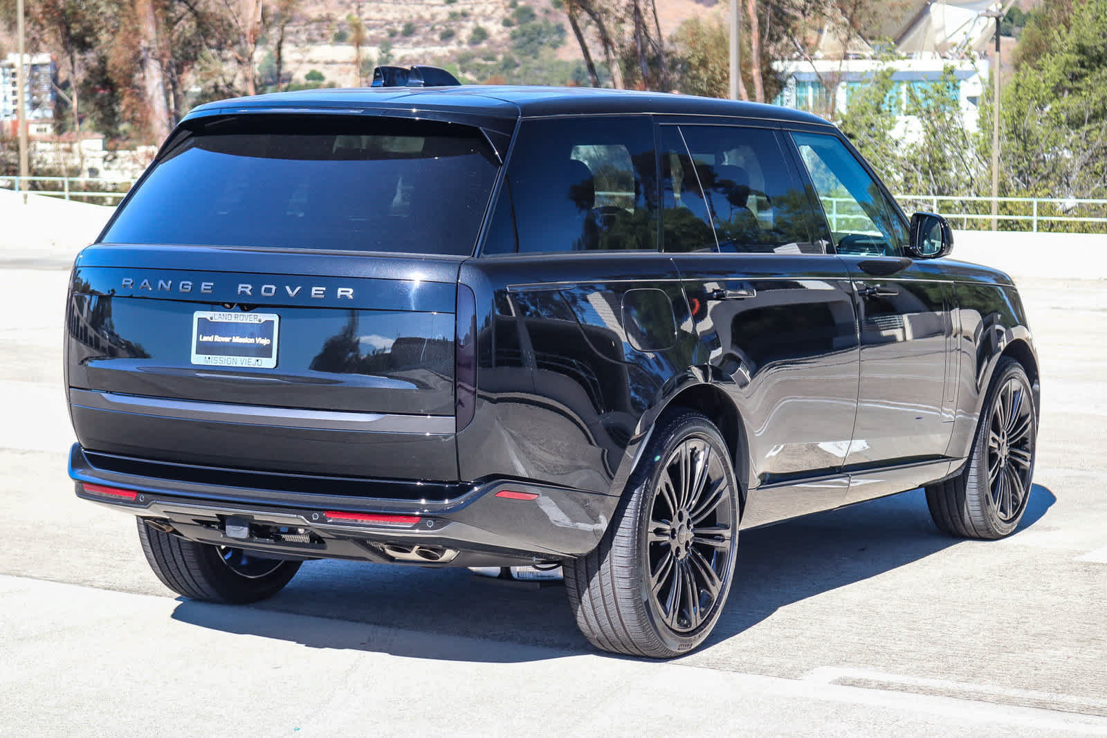 New 2026 Land Rover Range Rover Long Wheelbase SE AWD/4WD image 4