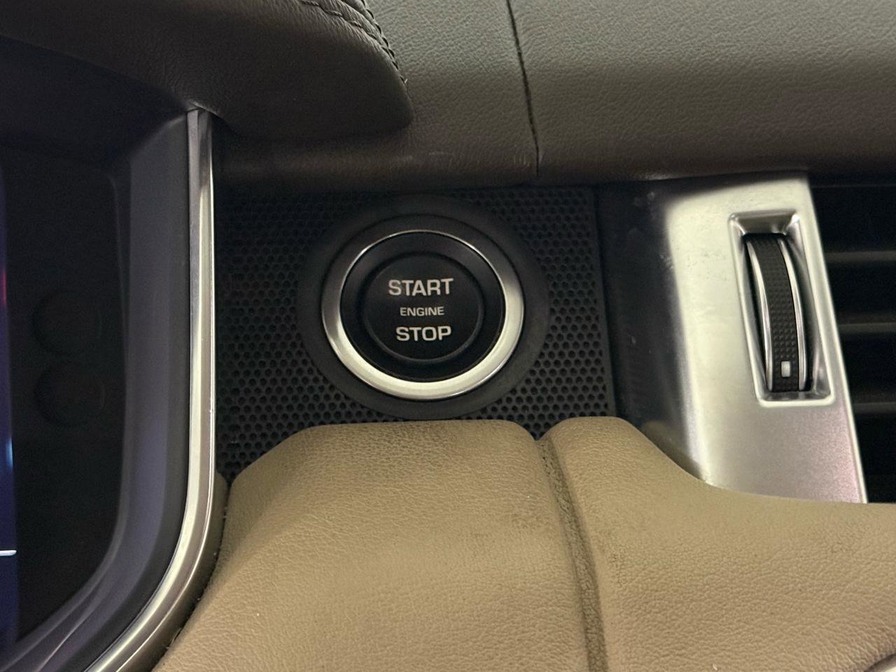 Used 2019 Land Rover Range Rover Sport HSE image 39