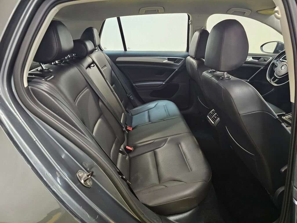 Used 2015 Volkswagen Golf SE FWD image 12