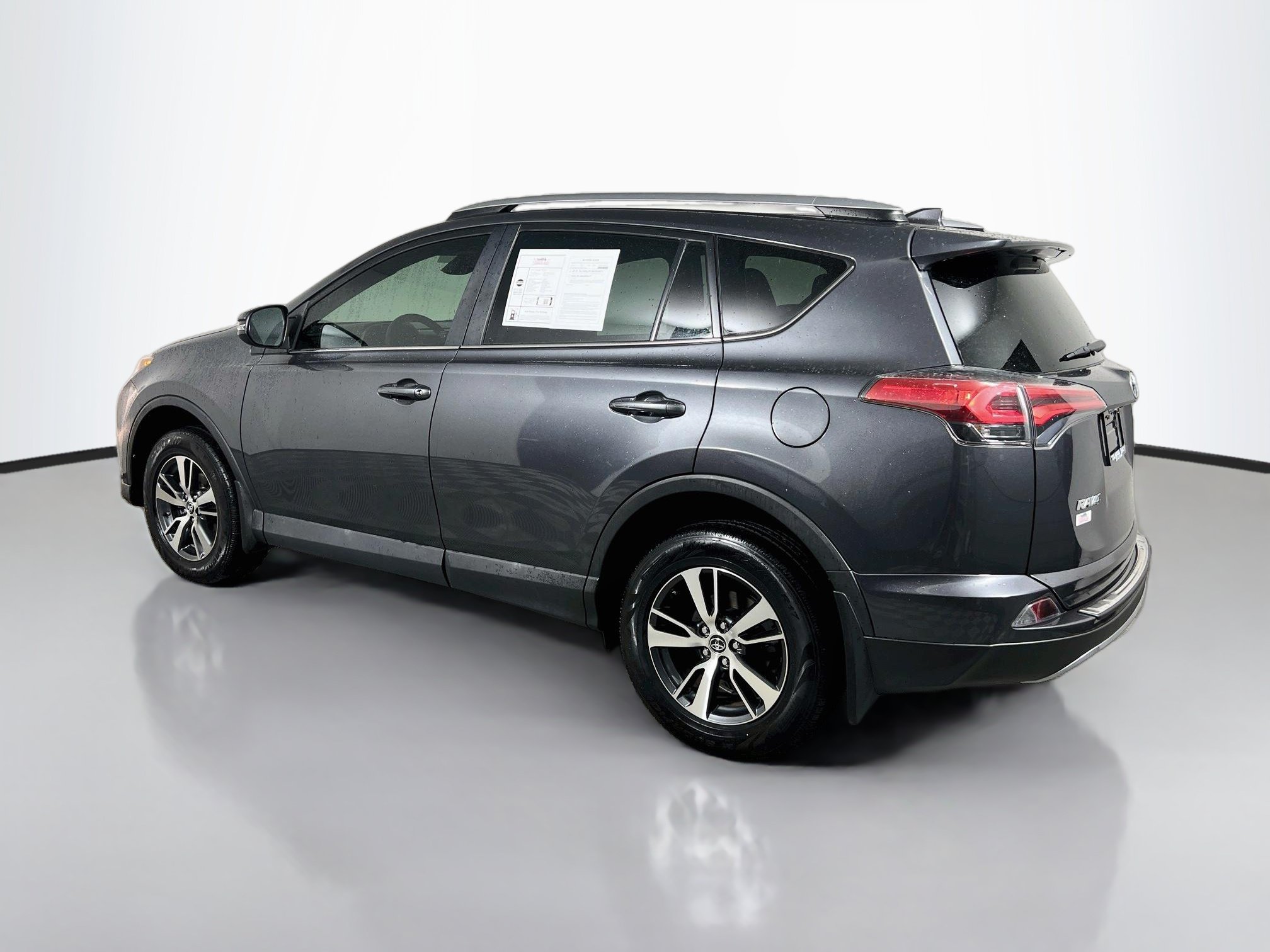 Used 2018 Toyota RAV4 XLE FWD image 8