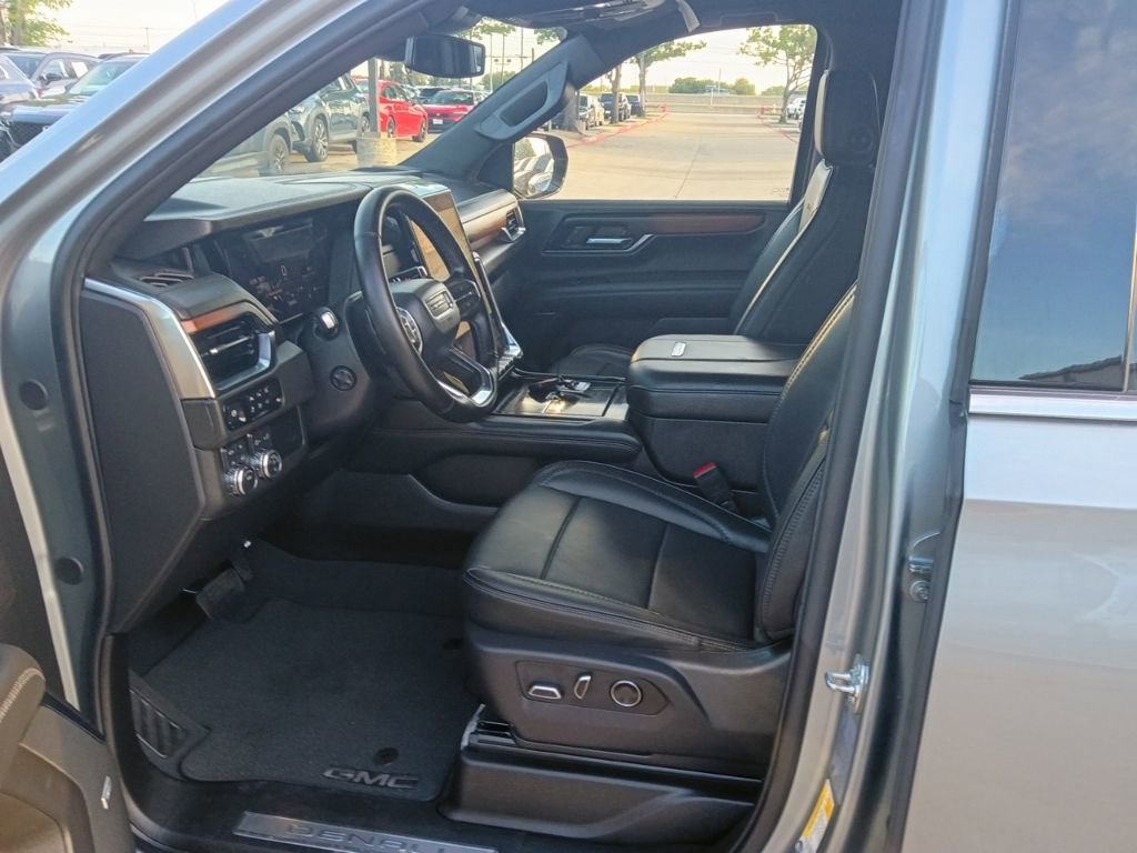 Used 2025 GMC Yukon Denali image 3