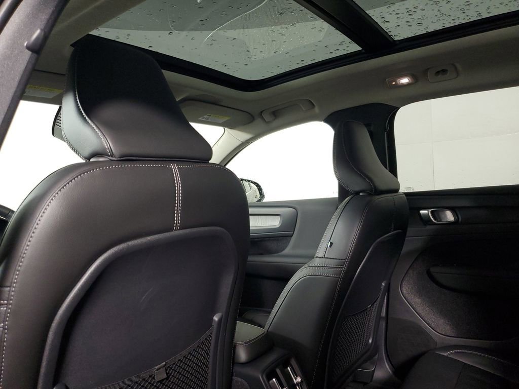 Certified 2023 Volvo XC40 B5 Plus w/ Protection Package Premier image 16