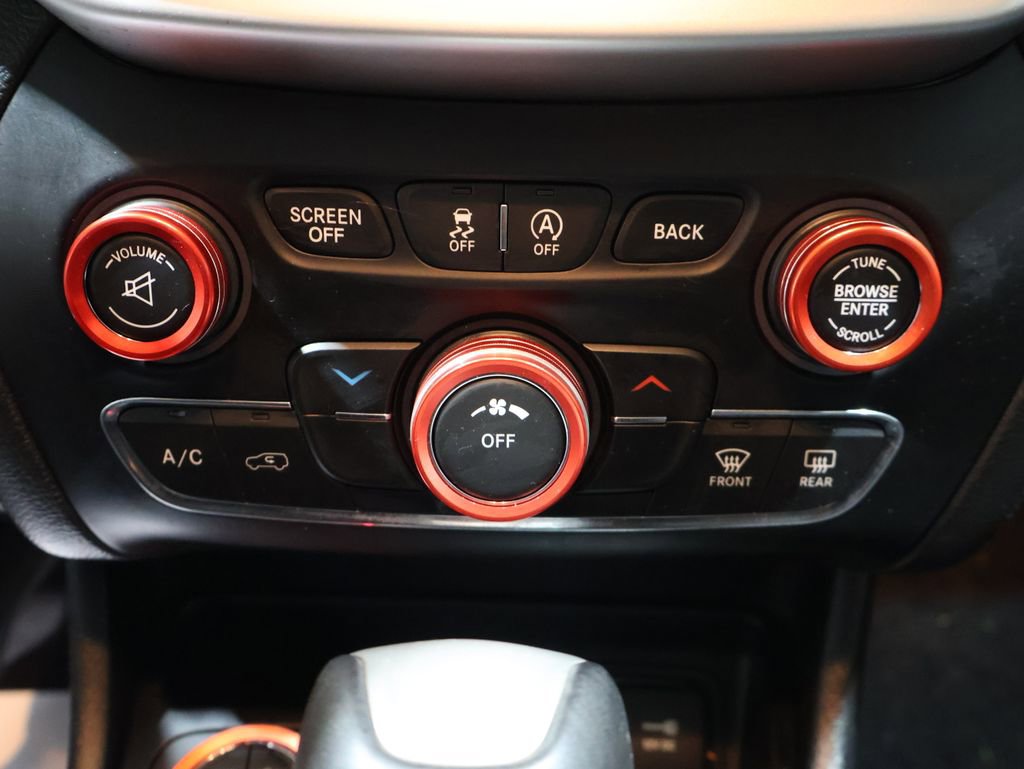 Used 2017 Jeep Cherokee Trailhawk w/ Cold Weather Group image 32