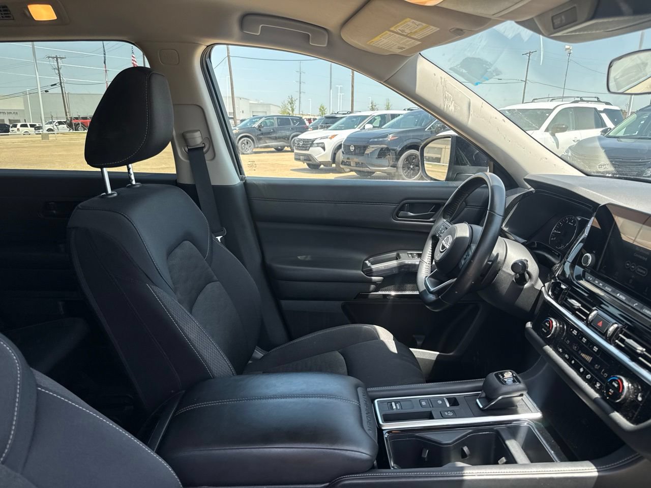 Certified 2025 Nissan Pathfinder SV FWD image 28