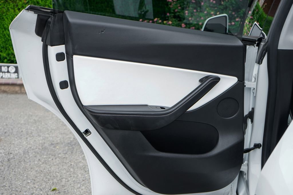 Used 2020 Tesla Model Y Long Range image 41