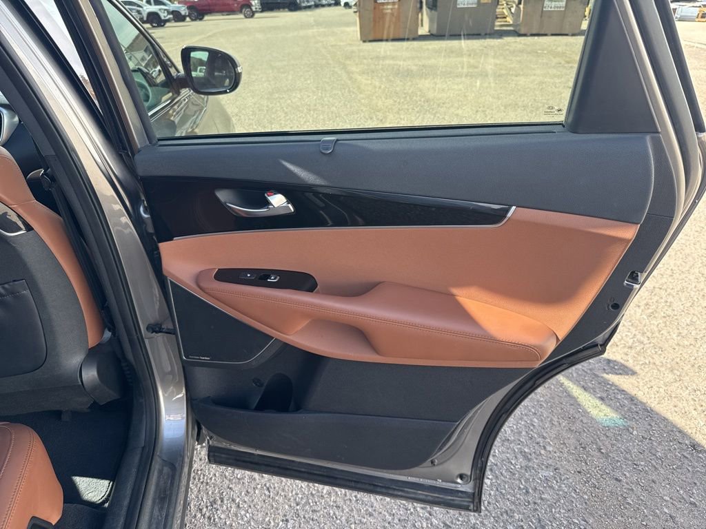 Used 2019 Kia Sorento SX image 16