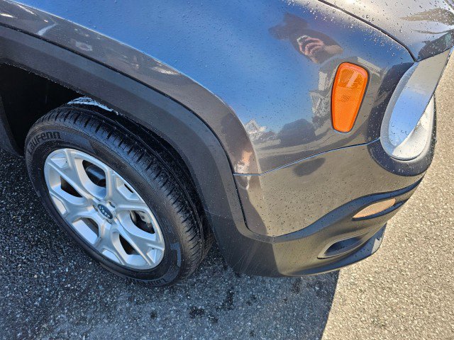 Used 2018 Jeep Renegade Limited image 9