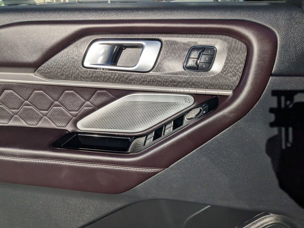 Used 2025 Ford Explorer Platinum w/ LUX Leather Package image 15