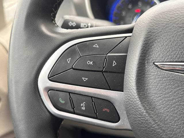 Used 2023 Chrysler Pacifica Touring-L FWD image 26