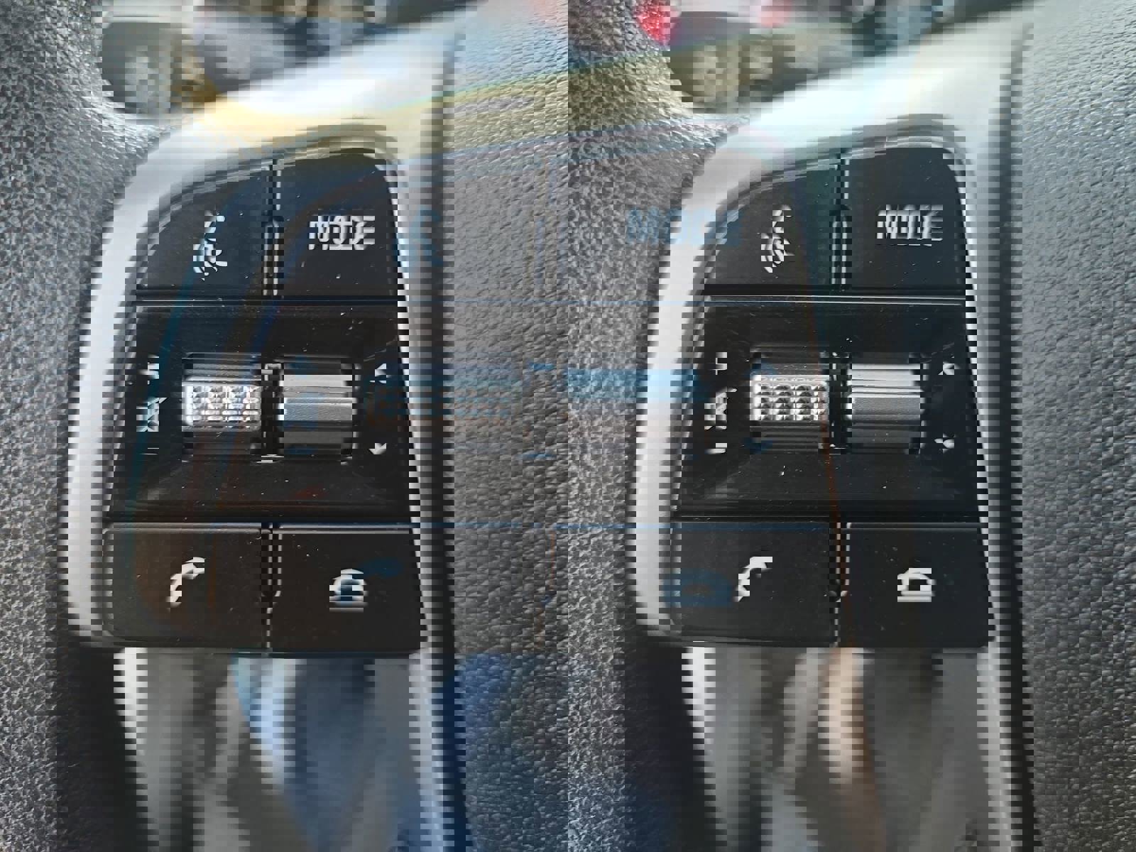 Used 2020 Kia Sorento LX FWD image 17