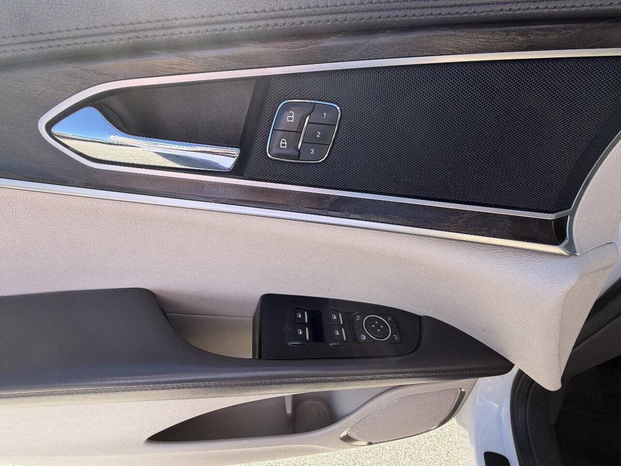 Used 2018 Lincoln MKX Reserve w/ Driver Assistance Package AWD/4WD image 11