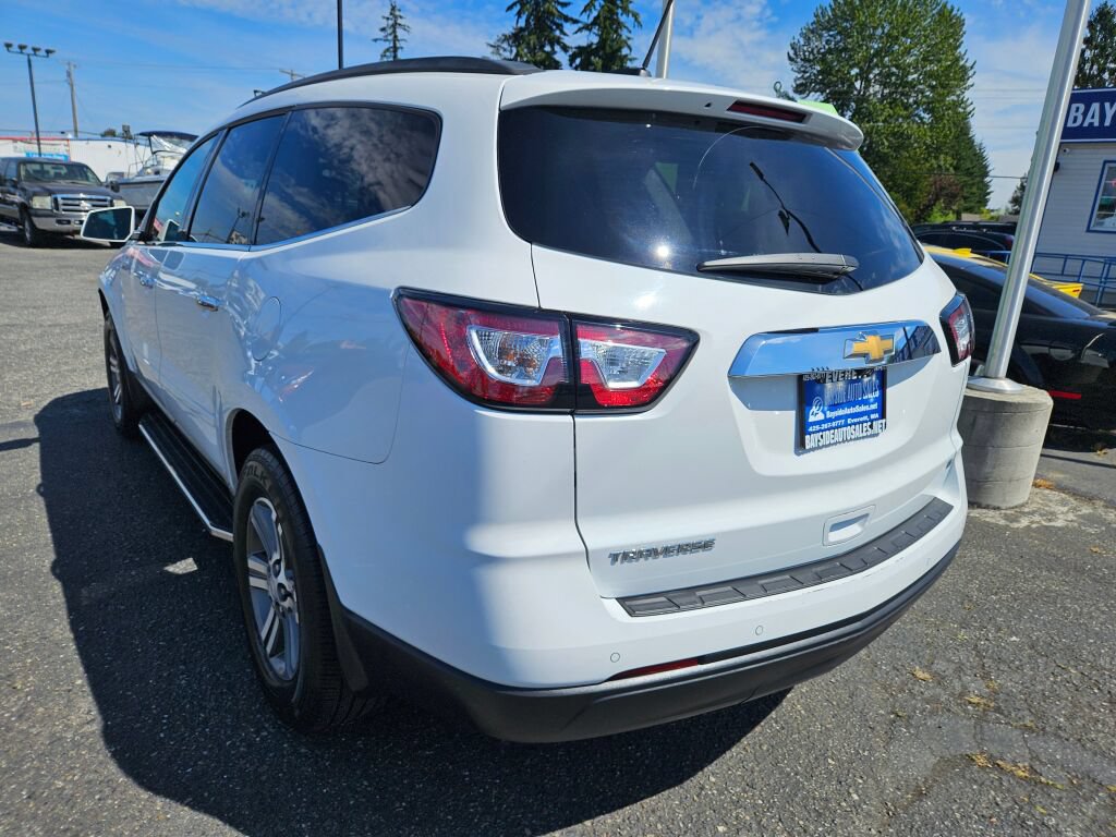 Used 2017 Chevrolet Traverse LT FWD image 3
