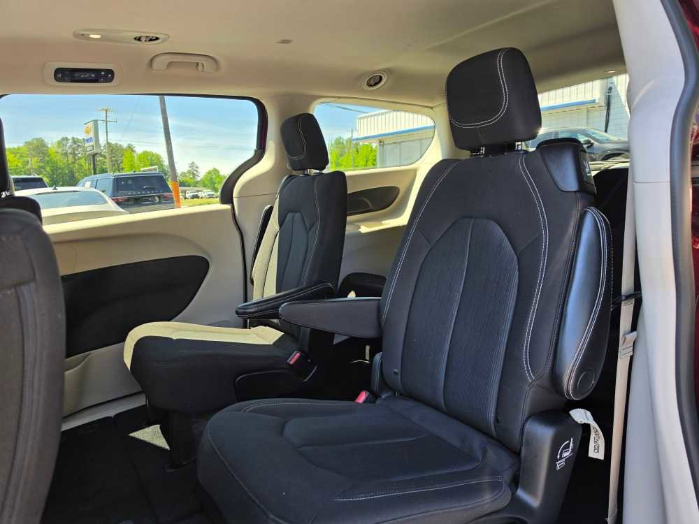 Used 2023 Chrysler Voyager LX FWD image 30