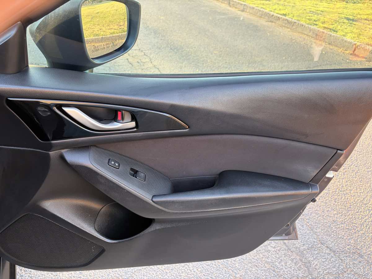 Used 2015 MAZDA MAZDA3 i Sport FWD image 14