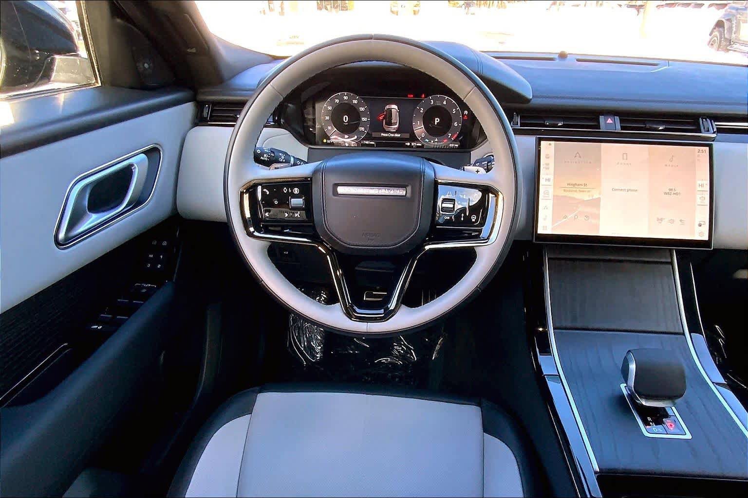 Used 2026 Land Rover Range Rover Velar Dynamic SE image 6
