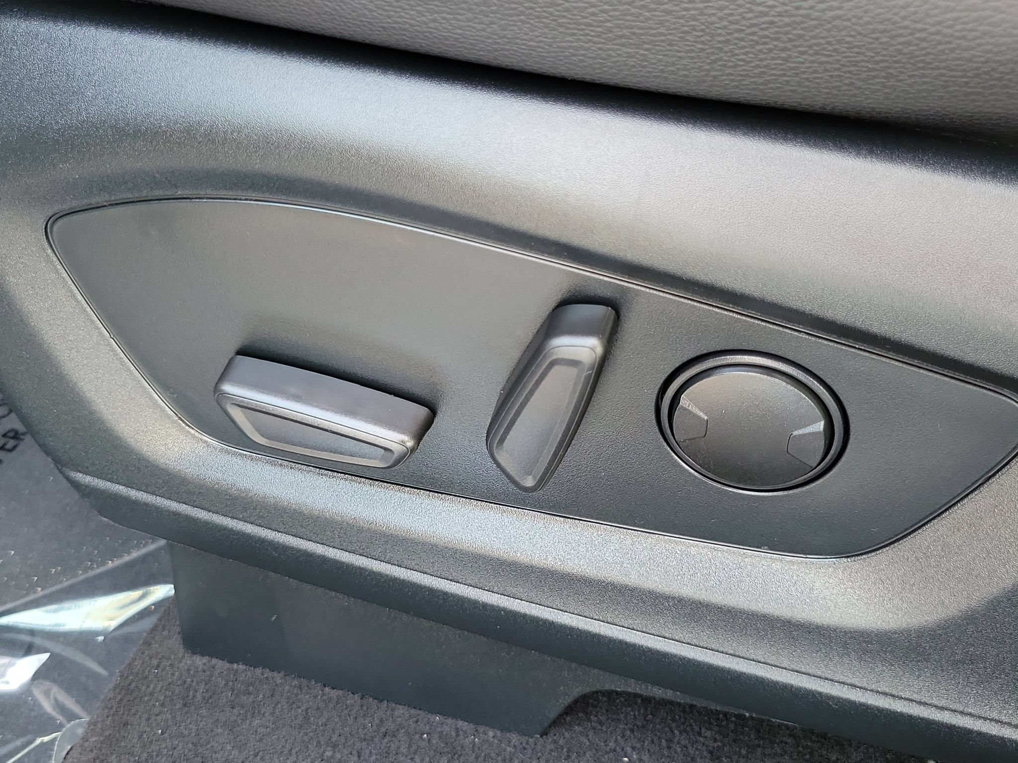 Certified 2023 Ford Explorer Limited w/ Limited Technology Package RWD image 9