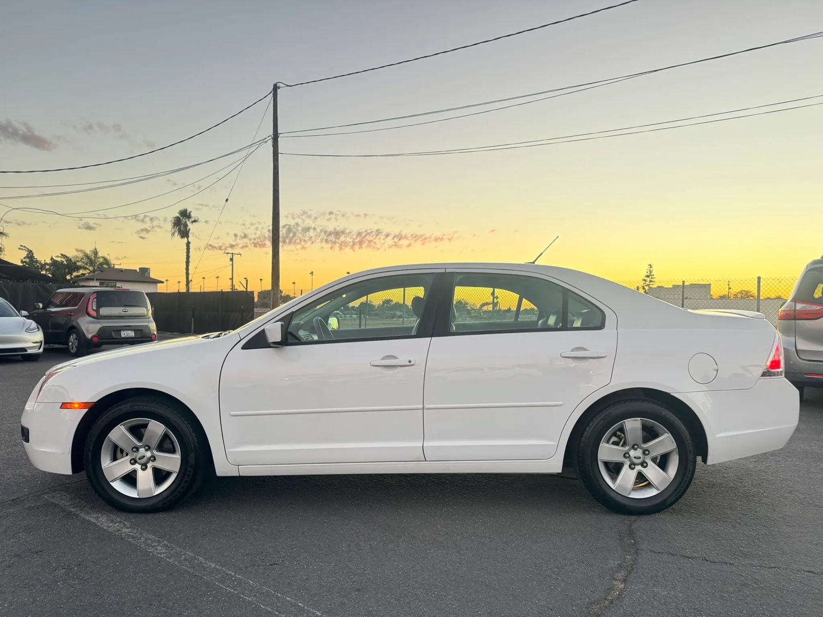 Used 2007 Ford Fusion SE FWD image 3