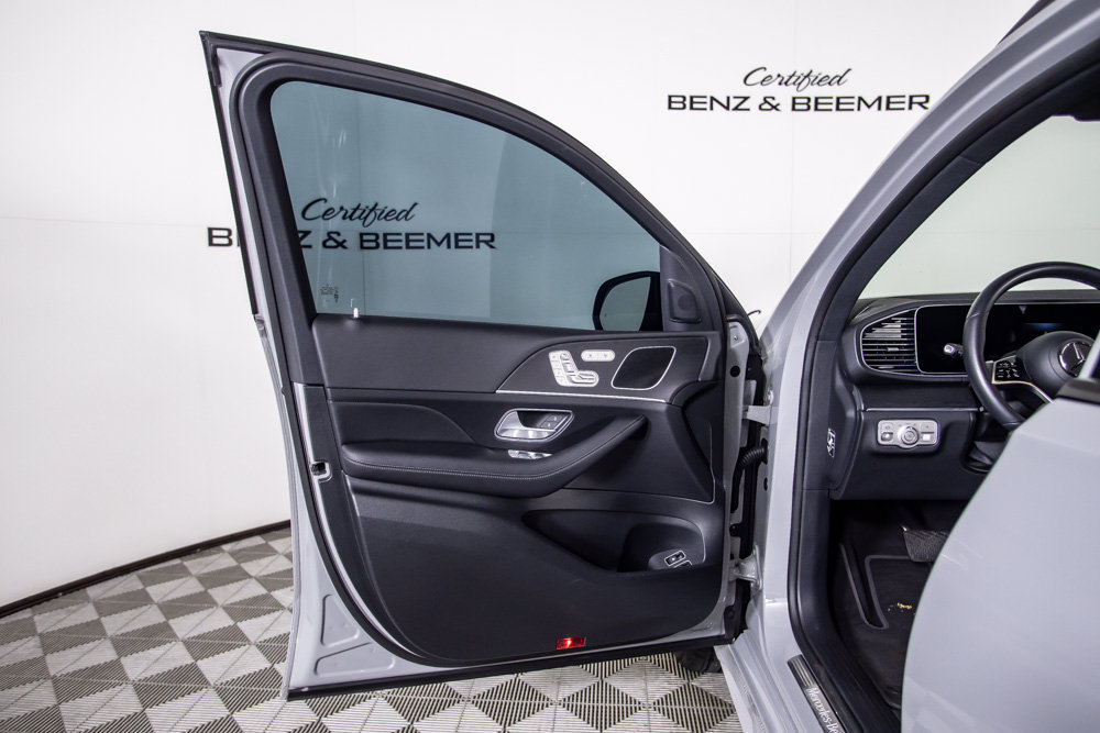 Used 2025 Mercedes-Benz GLE 450e 4MATIC w/ AMG Line Exterior image 25