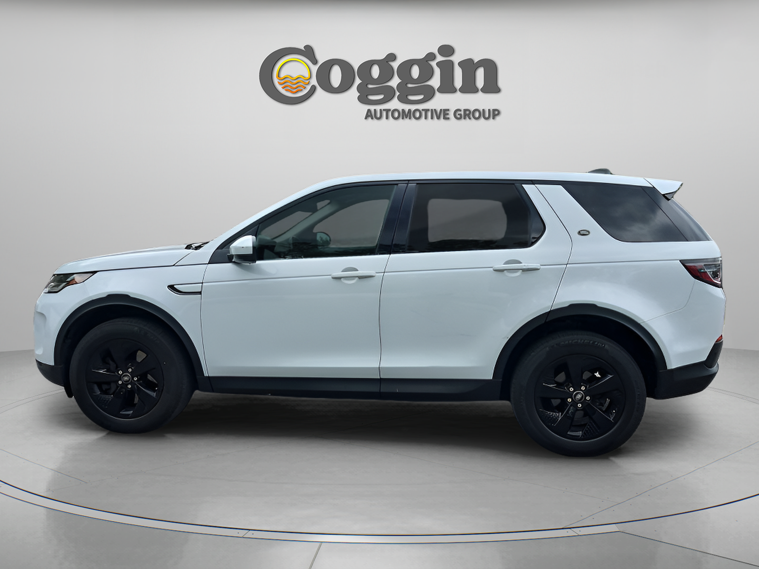 Used 2020 Land Rover Discovery Sport SE AWD/4WD image 2