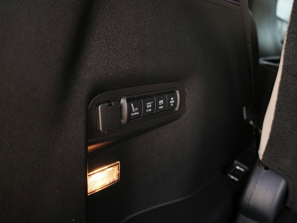 Used 2017 Ford Explorer Platinum AWD/4WD image 31