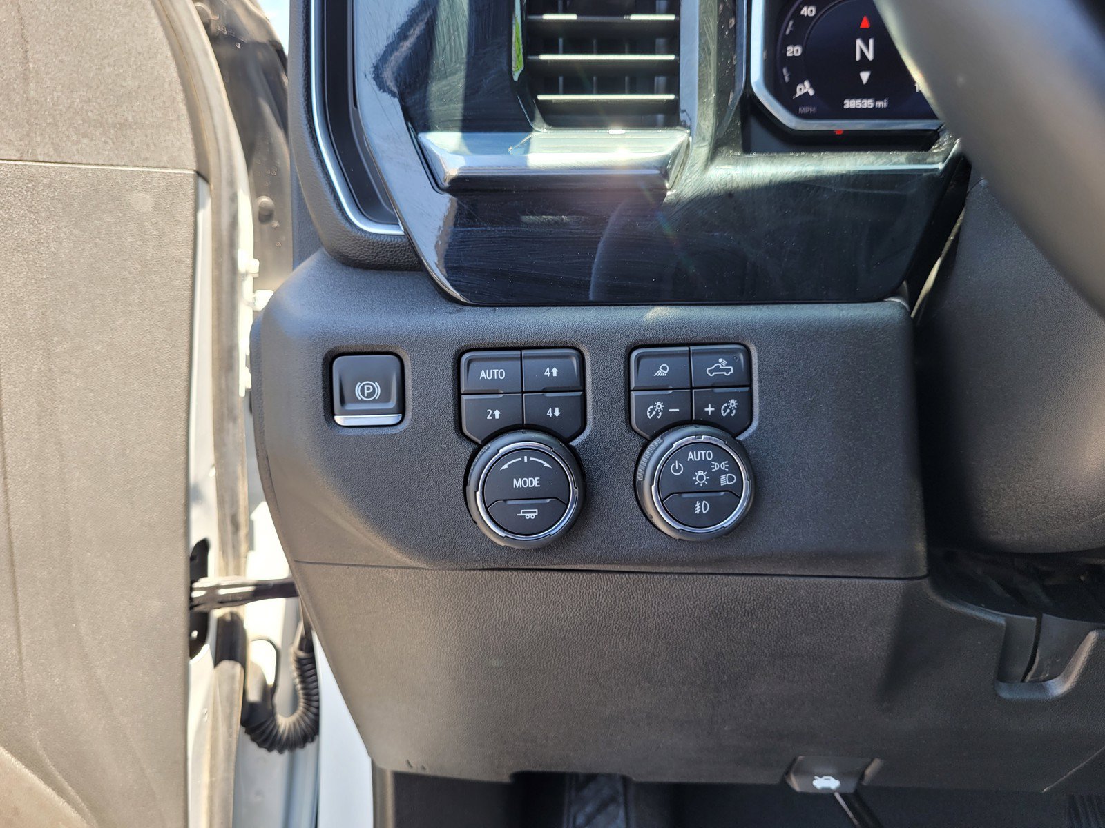 Used 2024 Chevrolet Silverado 2500 LTZ AWD/4WD image 23