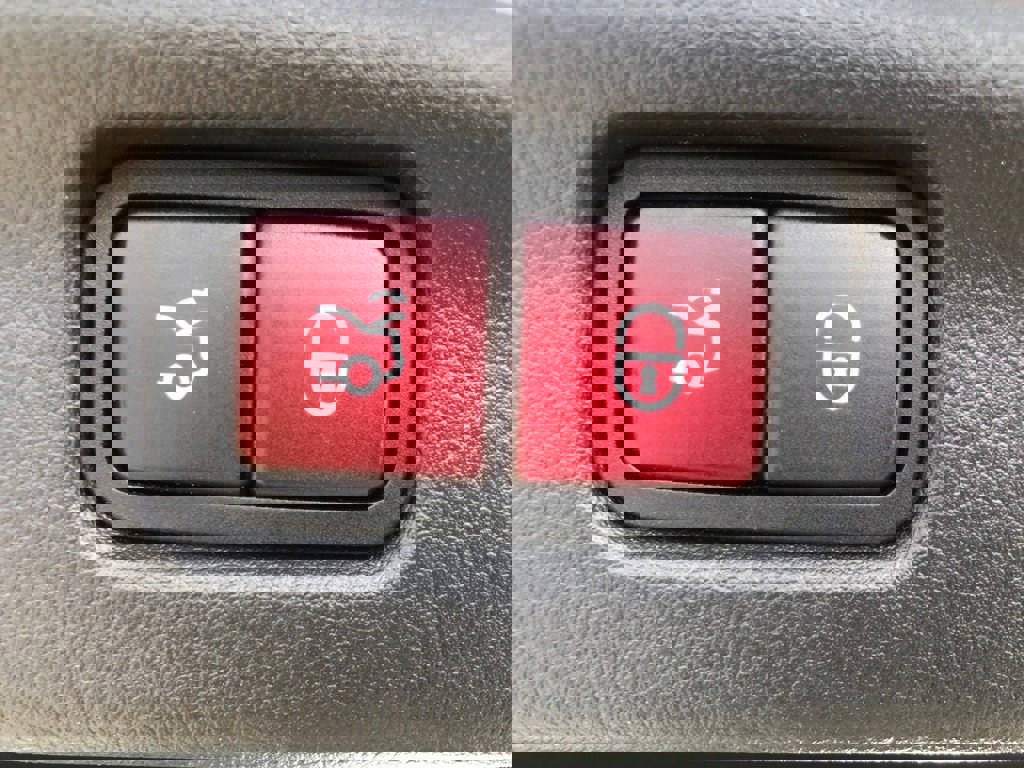 Certified 2023 Mercedes-Benz C 300 4MATIC Sedan image 37