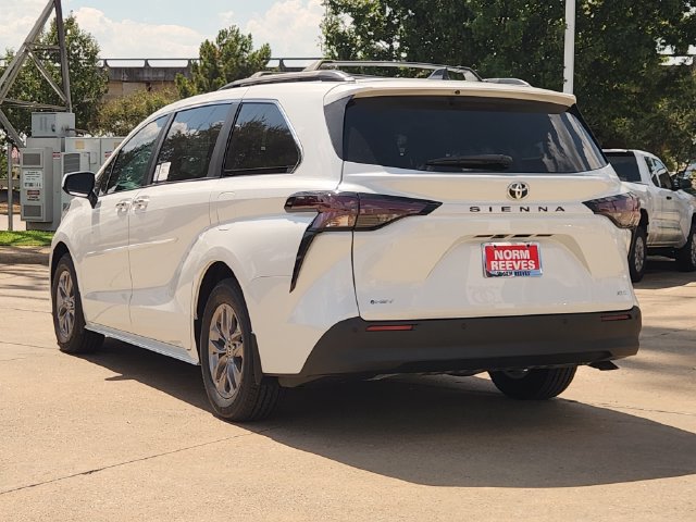New 2026 Toyota Sienna XLE FWD image 4