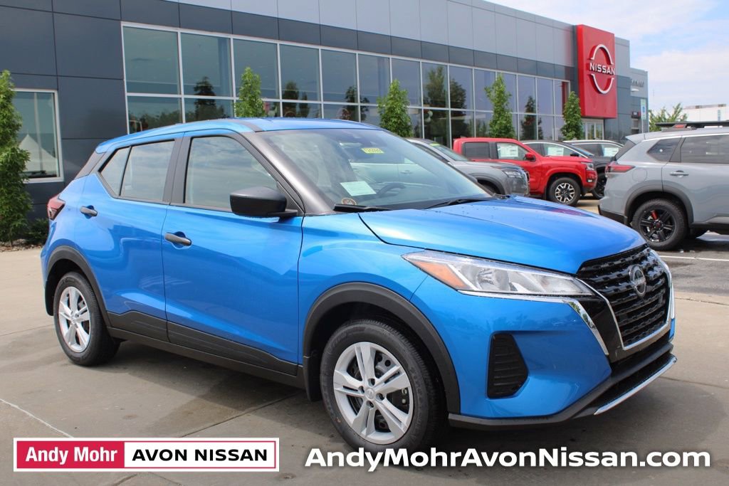 New 2025 Nissan Kicks Play S
