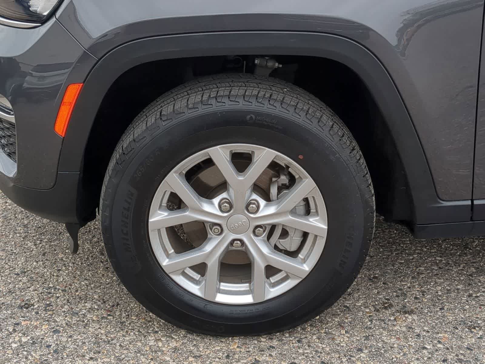 Used 2023 Jeep Grand Cherokee Limited image 14