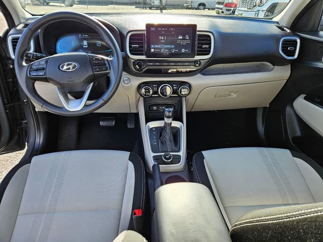 Used 2025 Hyundai Venue SEL image 17