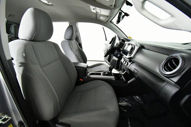 Used 2016 Toyota Tacoma SR5 w/ SR5 Appearance Package (DN) image 22