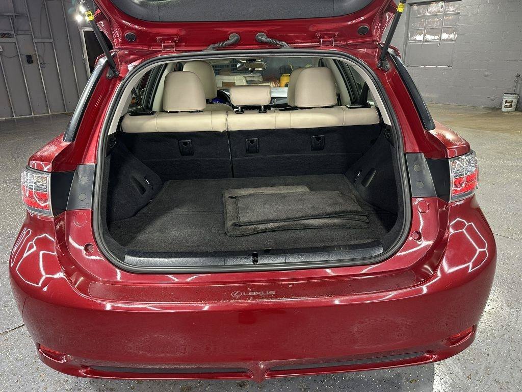 Used 2013 Lexus CT 200h FWD image 30