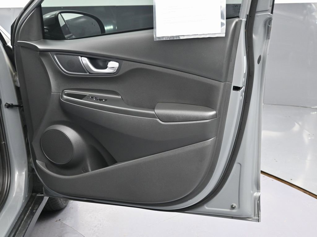 Used 2023 Hyundai Kona SE w/ Cargo Package image 36