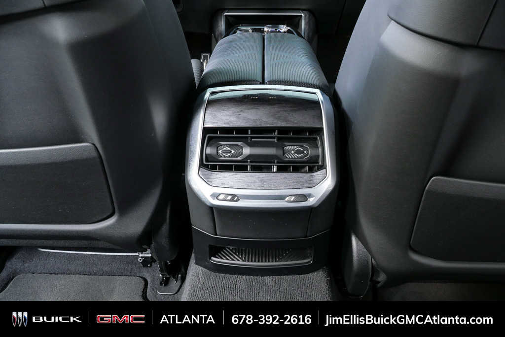 Used 2023 BMW 760i xDrive AWD/4WD image 19