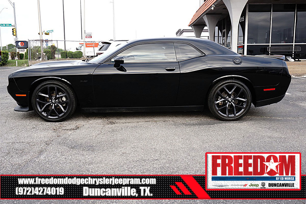 Used 2023 Dodge Challenger R/T w/ Blacktop Package image 2