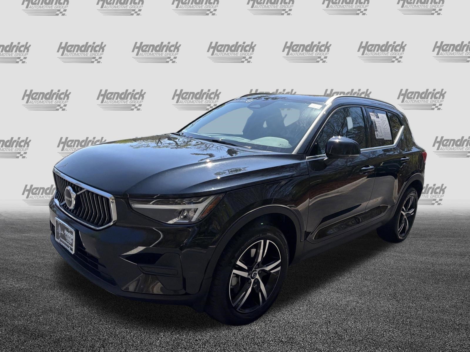 Certified 2025 Volvo XC40 B5 Core image 5