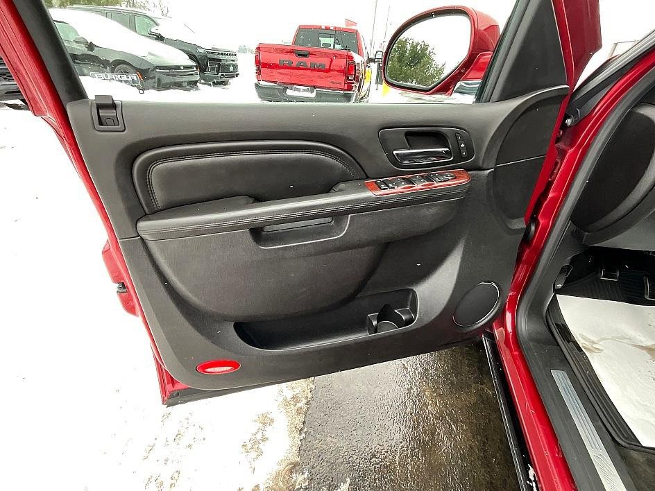 Used 2014 Cadillac Escalade Luxury image 11